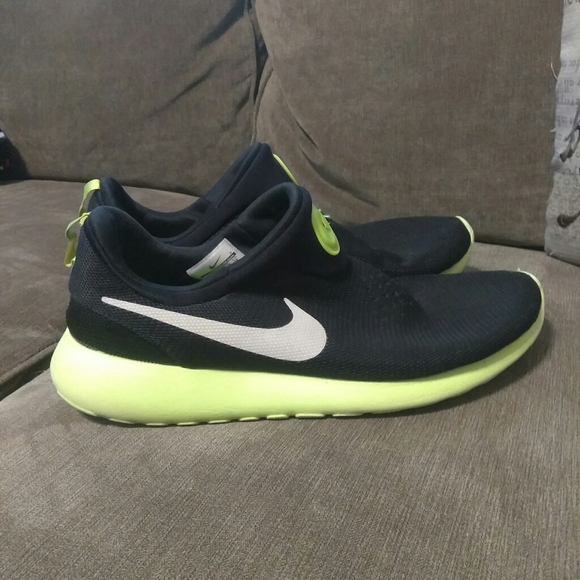 {keywor d} nike roshe run slip
